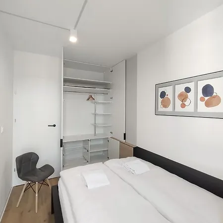 Young City Apartment In Gdansk Center Exterior photo